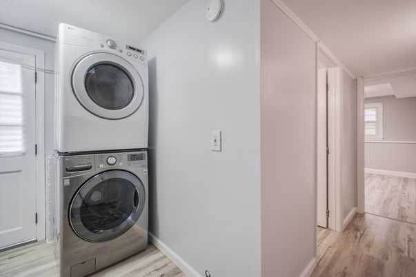 Interior, Utility Closets, Washer, Wood Texture Flooring