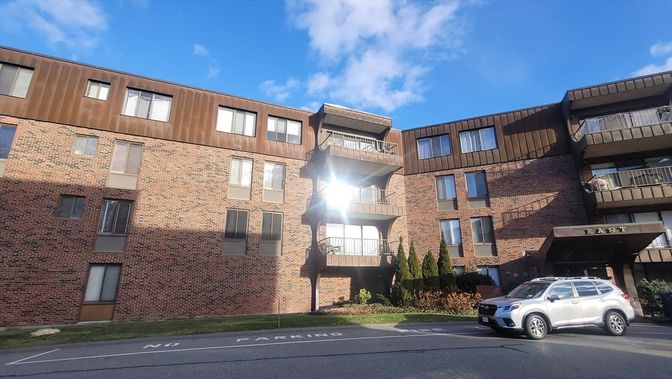 Exterior, Facade, Brick Facade, Rowhouse