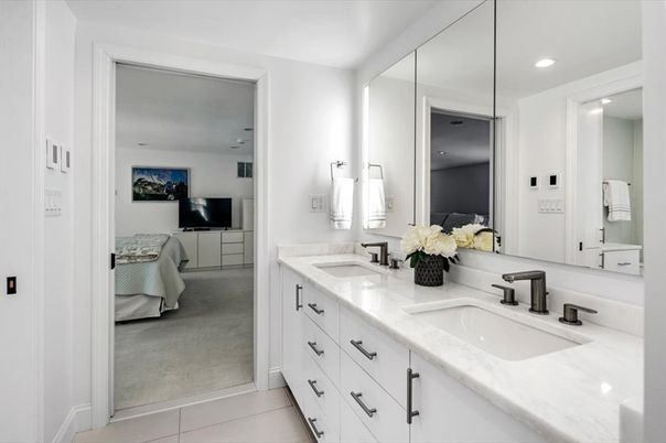 Bathroom, Dual Sink Vanities, Interior, Recessed Lighting
