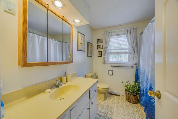Bathroom, Interior, Recessed Lighting