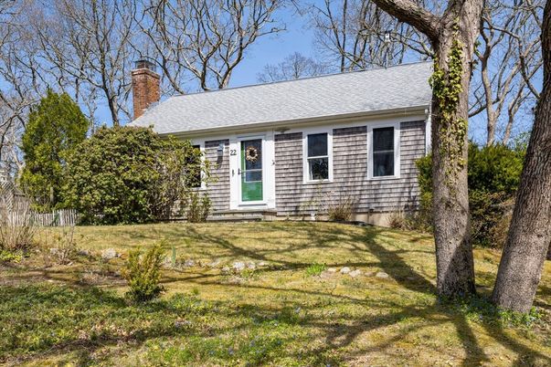 Backyard, Exterior, Facade, Cape Cod