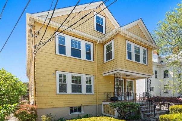 Exterior, Facade, Rowhouse