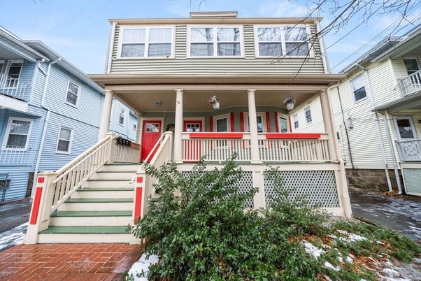 Exterior, Facade, American Foursquare