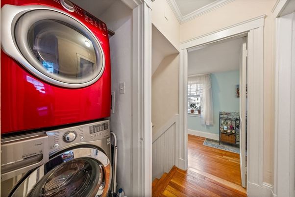 Interior, Utility Closets, Washer, Wood Texture Flooring
