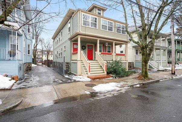 Exterior, Facade, American Foursquare