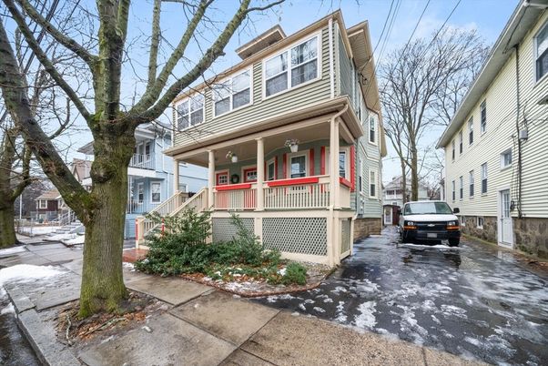 Exterior, Facade, American Foursquare