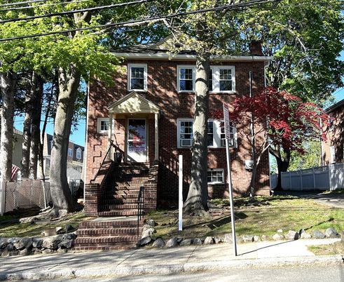 Exterior, Facade, Brick Facade, Georgian