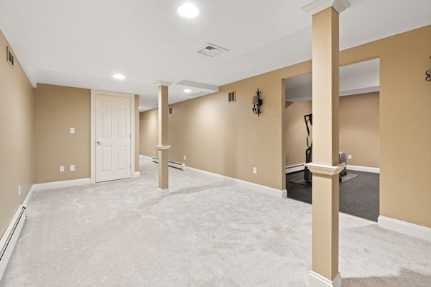 Empty room, Interior, Recessed Lighting