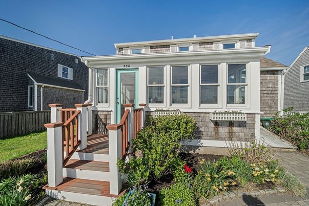 Exterior, Facade, American Foursquare