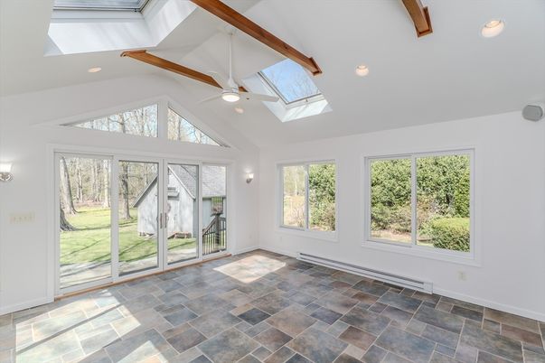 Empty room, Interior, Recessed Lighting, Wooden Beams