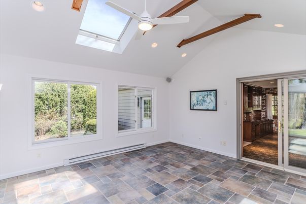 Empty room, Interior, Recessed Lighting, Wooden Beams