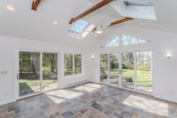 Empty room, Interior, Recessed Lighting, Wooden Beams