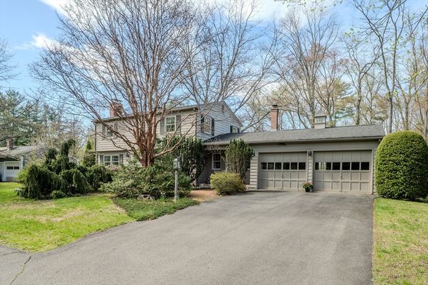 Attached, Exterior, Facade, Ranch