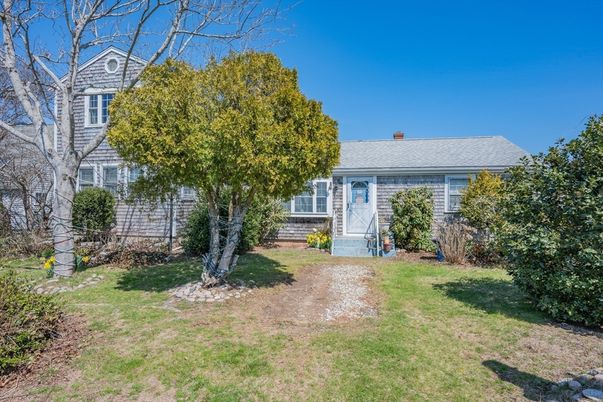 Backyard, Exterior, Facade, Cape Cod