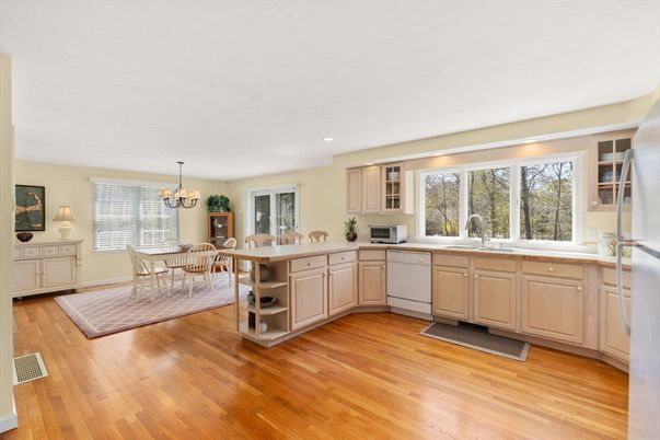 Chandelier, Dining room, Interior, Kitchen, Recessed Lighting, Wood Texture Flooring