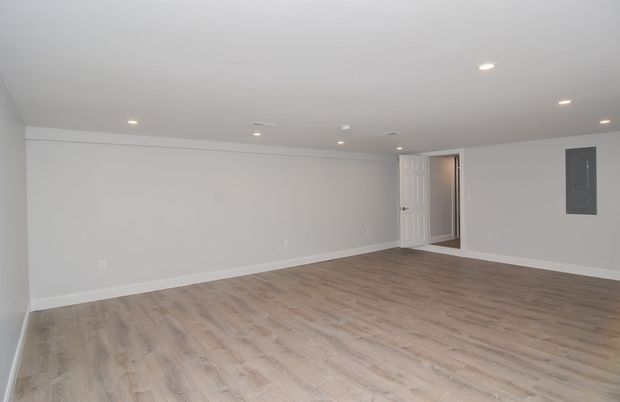 Empty room, Interior, Recessed Lighting, Wood Texture Flooring