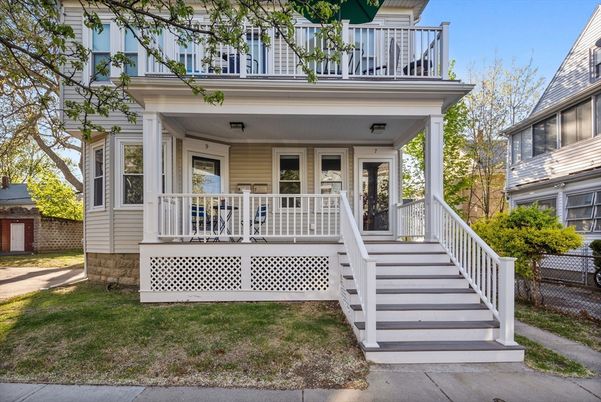 Exterior, Facade, American Foursquare