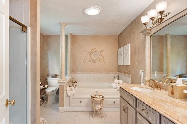 Bathroom, Dual Sink Vanities, Interior, Recessed Lighting