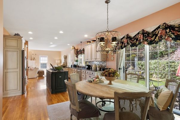 Chandelier, Dining room, Interior, Kitchen, Pendant Lights, Recessed Lighting, Wood Texture Flooring