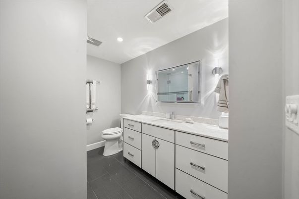 Bathroom, Dual Sink Vanities, Interior, Recessed Lighting