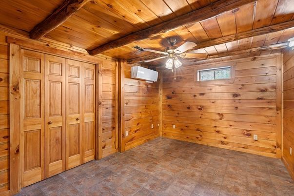Empty room, Interior, Wooden Beams, Wooden Ceilings, Wooden Walls