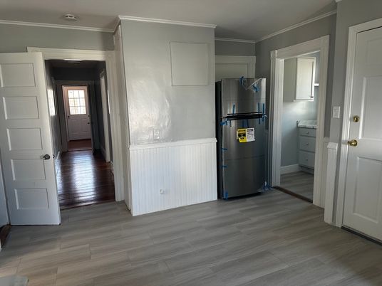 Interior, Washer, Wood Texture Flooring