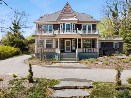Exterior, Facade, Queen Anne Victorian
