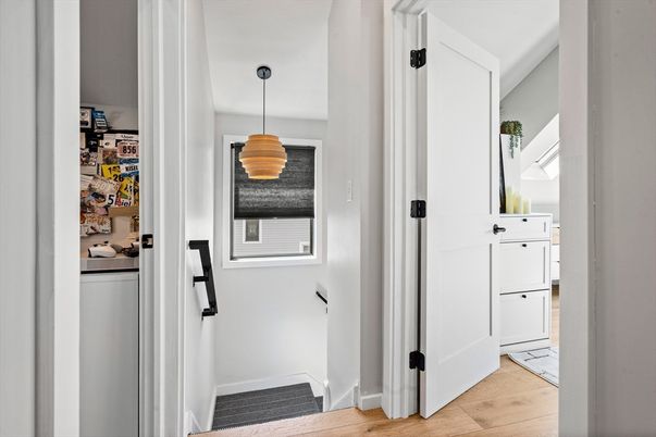 Interior, Pendant Lights, Wood Texture Flooring