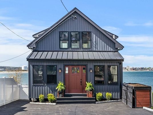 Exterior, Facade, Water, Farmhouse