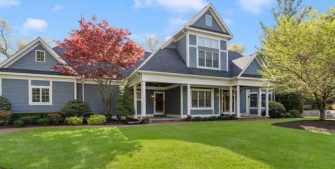 Backyard, Exterior, Facade, Queen Anne Victorian