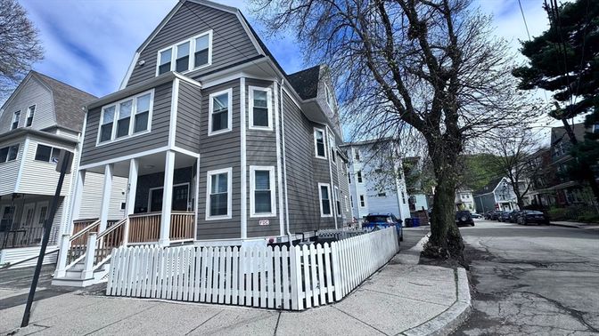 Exterior, Facade, Queen Anne Victorian