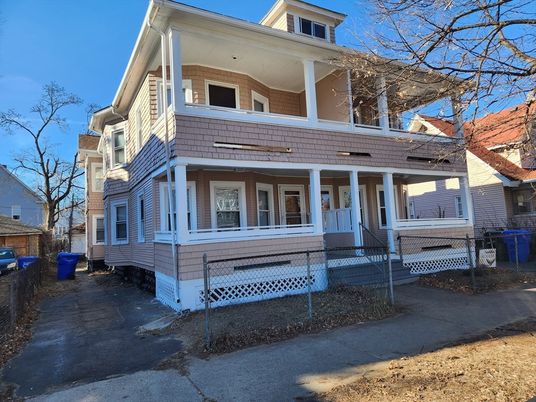 Exterior, Facade, American Foursquare