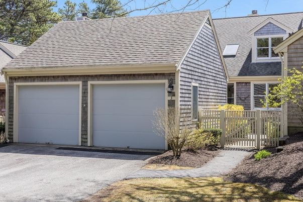 Attached, Exterior, Facade, Cape Cod
