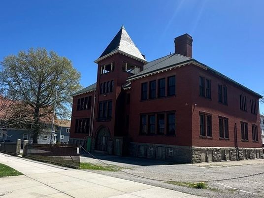 Exterior, Facade, Georgian