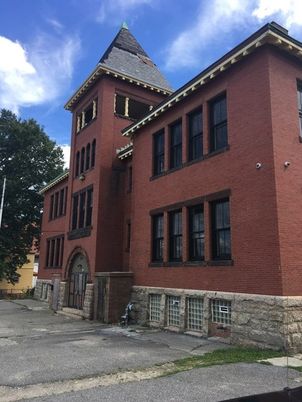 Exterior, Facade, Brick Facade, Rowhouse