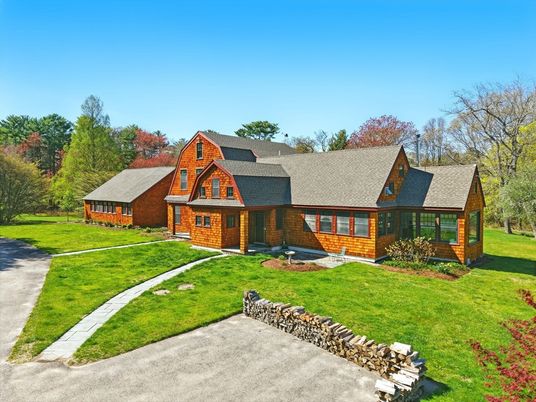 Backyard, Exterior, Facade, Brick Facade, Log Home