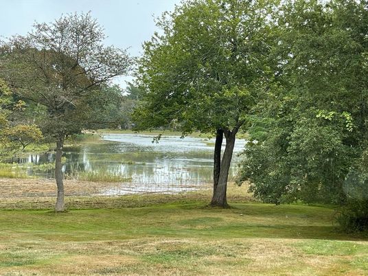 Exterior, Lake