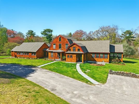 Attached, Exterior, Facade, Brick Facade, Log Home