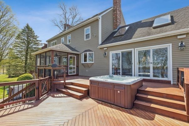 Exterior, Hot Tub