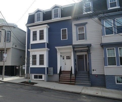 Exterior, Facade, Rowhouse