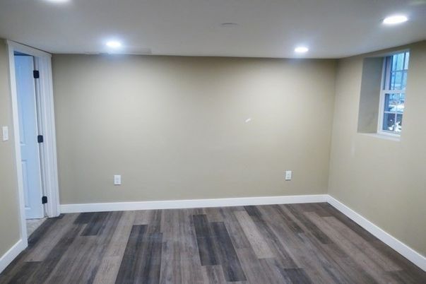 Empty room, Interior, Recessed Lighting, Wood Texture Flooring