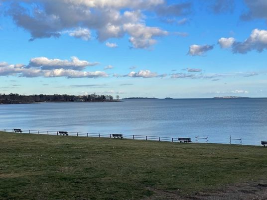 Exterior, Lake