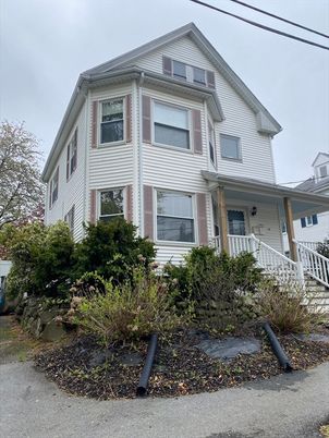 Exterior, Facade, Queen Anne Victorian