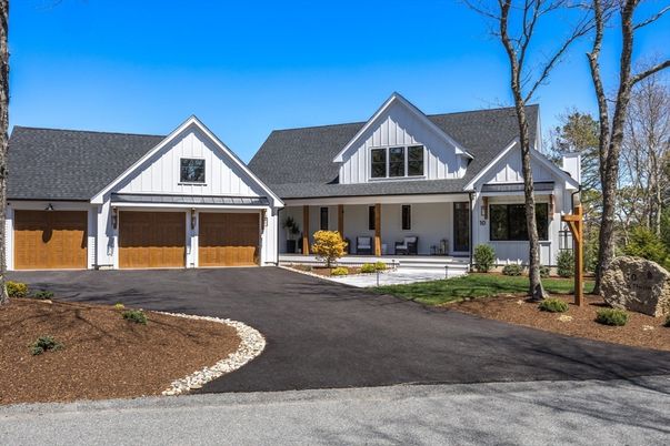 Attached, Exterior, Facade, Farmhouse