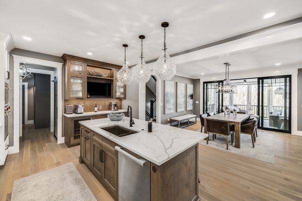 Chandelier, Dining room, Interior, Kitchen, Pendant Lights, Recessed Lighting, Wood Texture Flooring