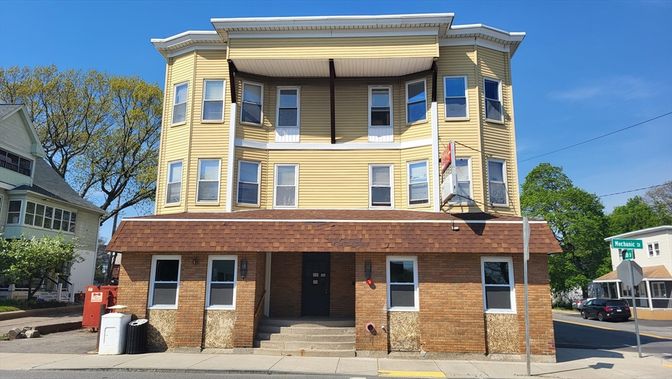 Exterior, Facade, Brick Facade, Rowhouse