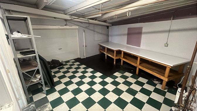Garage, Interior