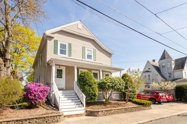 Exterior, Facade, Queen Anne Victorian