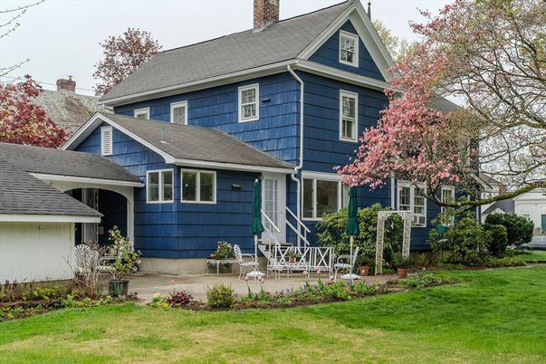 Exterior, Facade, Queen Anne Victorian