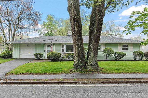Attached, Exterior, Facade, Ranch